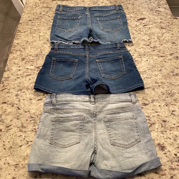 (Lot of 3) Cat & Jack Girls Jean Shorts - Picture 2 of 2